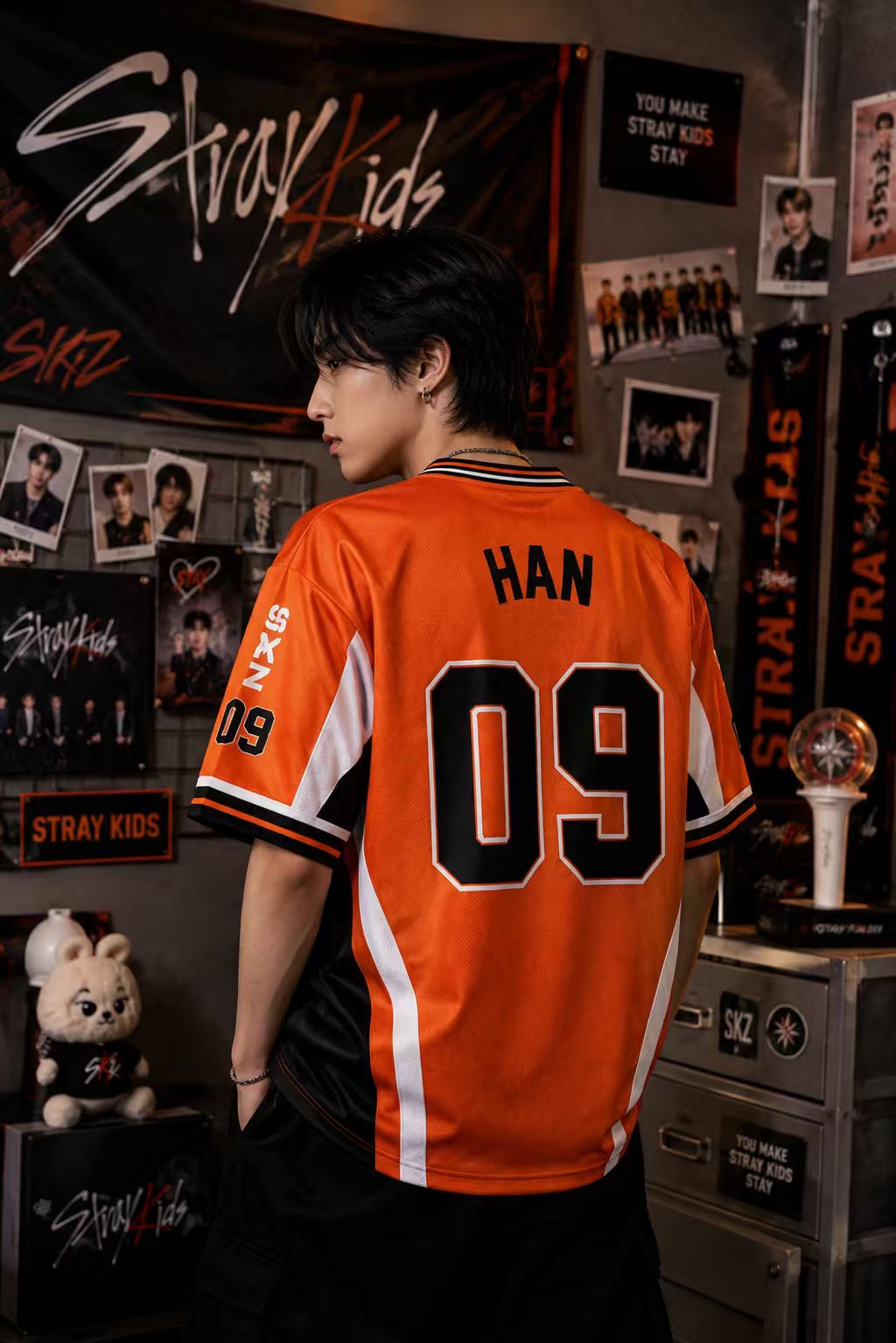 T-shirt de fan SKZ Stray Kids  - Outdoor Kids In An Indoor World avis et prix